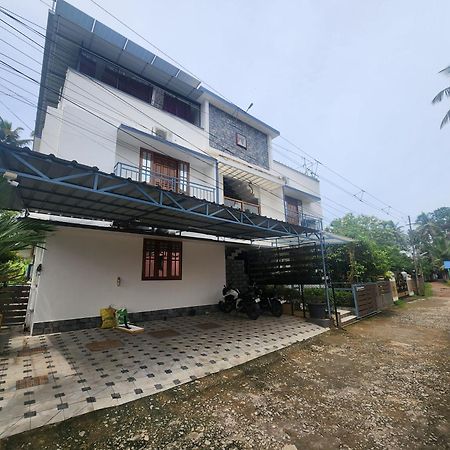 Happyhomes Homestay Thiruvananthapuram Ngoại thất bức ảnh